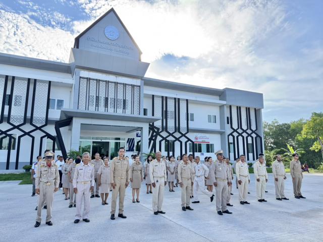 กิจกรรมเชิญธงชาติไทยและขับร้องเพลงชาติไทย เนื่องในวันพระราชทานธงชาติไทย (Thai National Flag Day) 28 กันยายน ของทุกปี