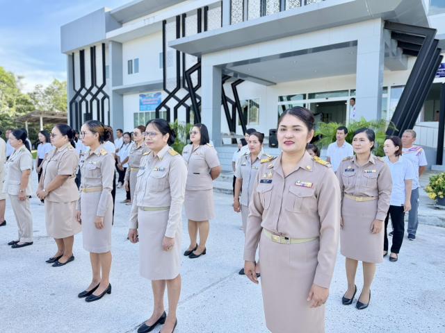 กิจกรรมเชิญธงชาติไทยและขับร้องเพลงชาติไทย เนื่องในวันพระราชทานธงชาติไทย (Thai National Flag Day) 28 กันยายน ของทุกปี