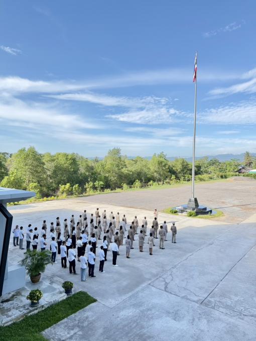 กิจกรรมเชิญธงชาติไทยและขับร้องเพลงชาติไทย เนื่องในวันพระราชทานธงชาติไทย (Thai National Flag Day) 28 กันยายน ของทุกปี