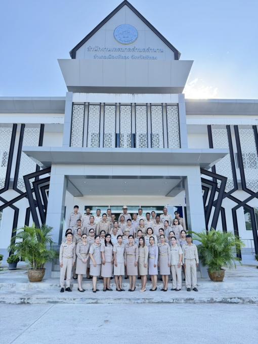 กิจกรรมเชิญธงชาติไทยและขับร้องเพลงชาติไทย เนื่องในวันพระราชทานธงชาติไทย (Thai National Flag Day) 28 กันยายน ของทุกปี
