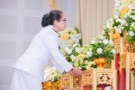 พิธีถวายราชสักการะวางพานพุ่มดอกไม้สด เบื้องหน้าพระบรมฉายาลักษณ์ พระบาทสมเด็จพระบรมชนกาธิเบศร มหาภูมิพลอดุลยเดชมหาราช บรม